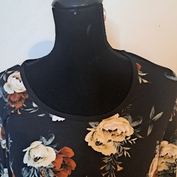 Lularoe Black Floral Long Sleeve Rounded Neck Tunic Size LG - Picture 3 of 7